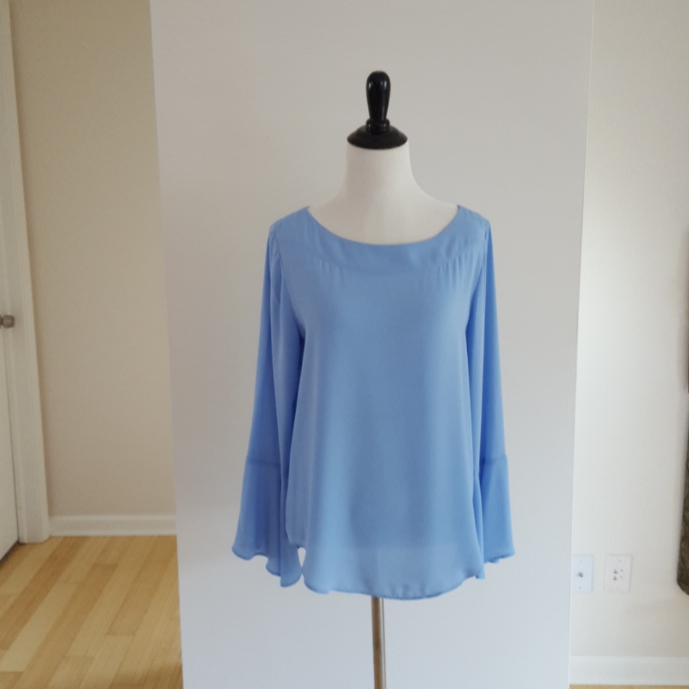 Ann Taylor NWT, XS Bell-Sleeved Top